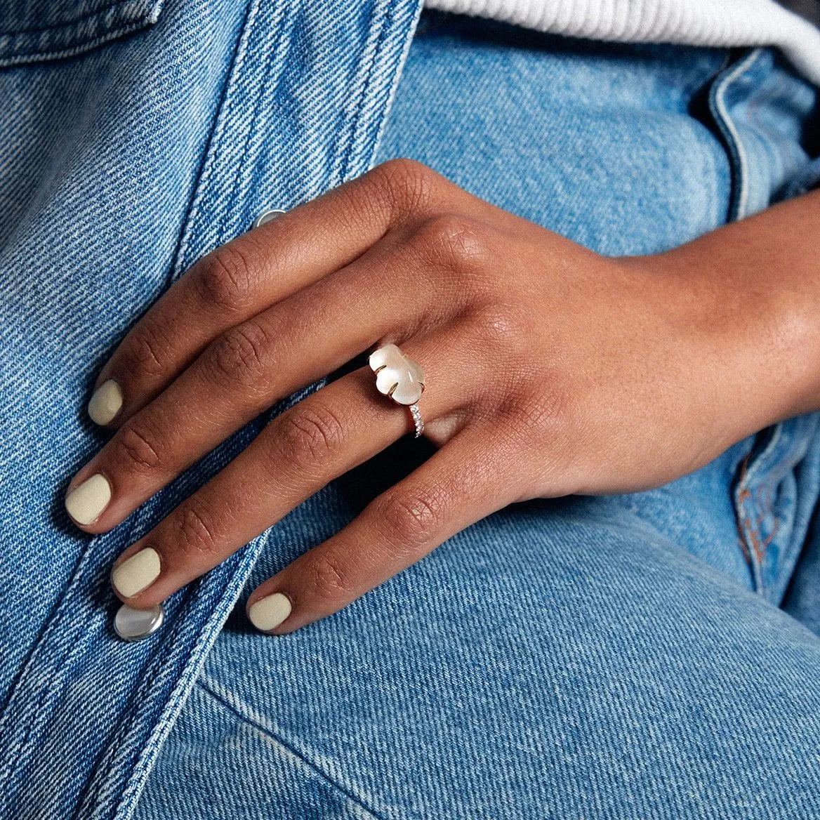 Cloud Pavé 18K Whitegold Ring w. Milkey Quartz & Diamonds