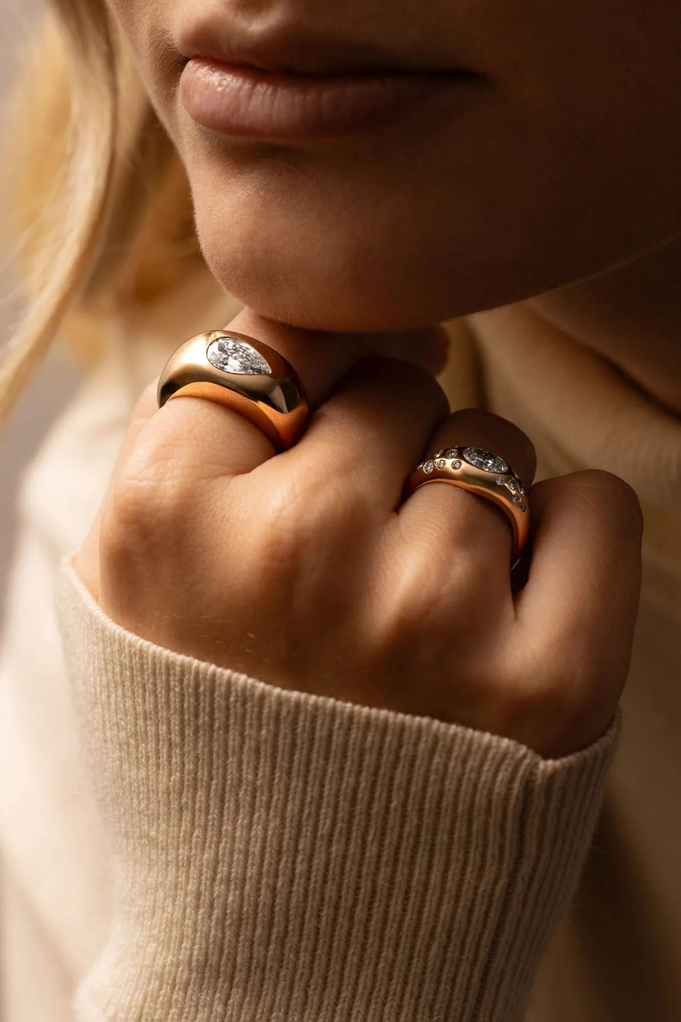 Curve Scattered Signet 18K Rosegold Ring w. Diamonds