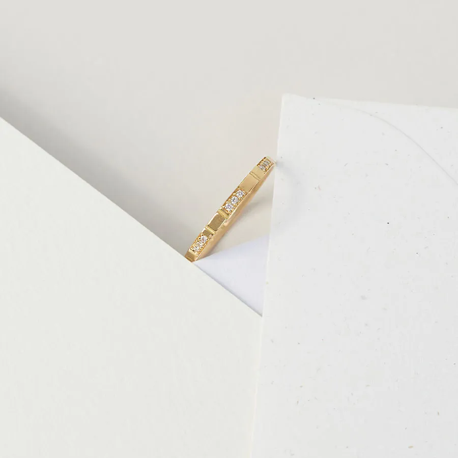Lovelines Chapters Wedding 18K Gold Ring w. Diamonds