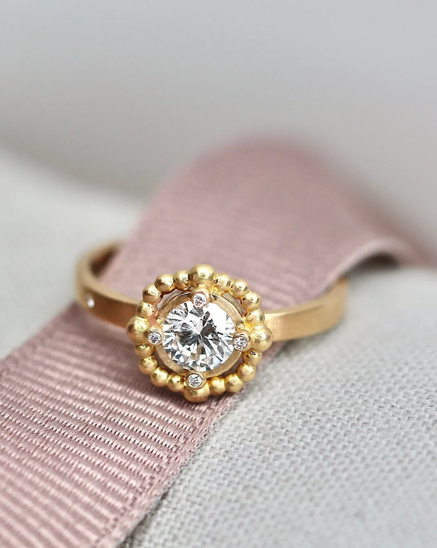 Meant to Be 18K Whitegold Ring w. Diamonds