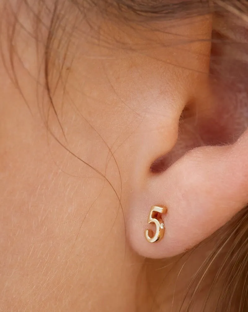 My 5 18K Gold Stud w. Diamond