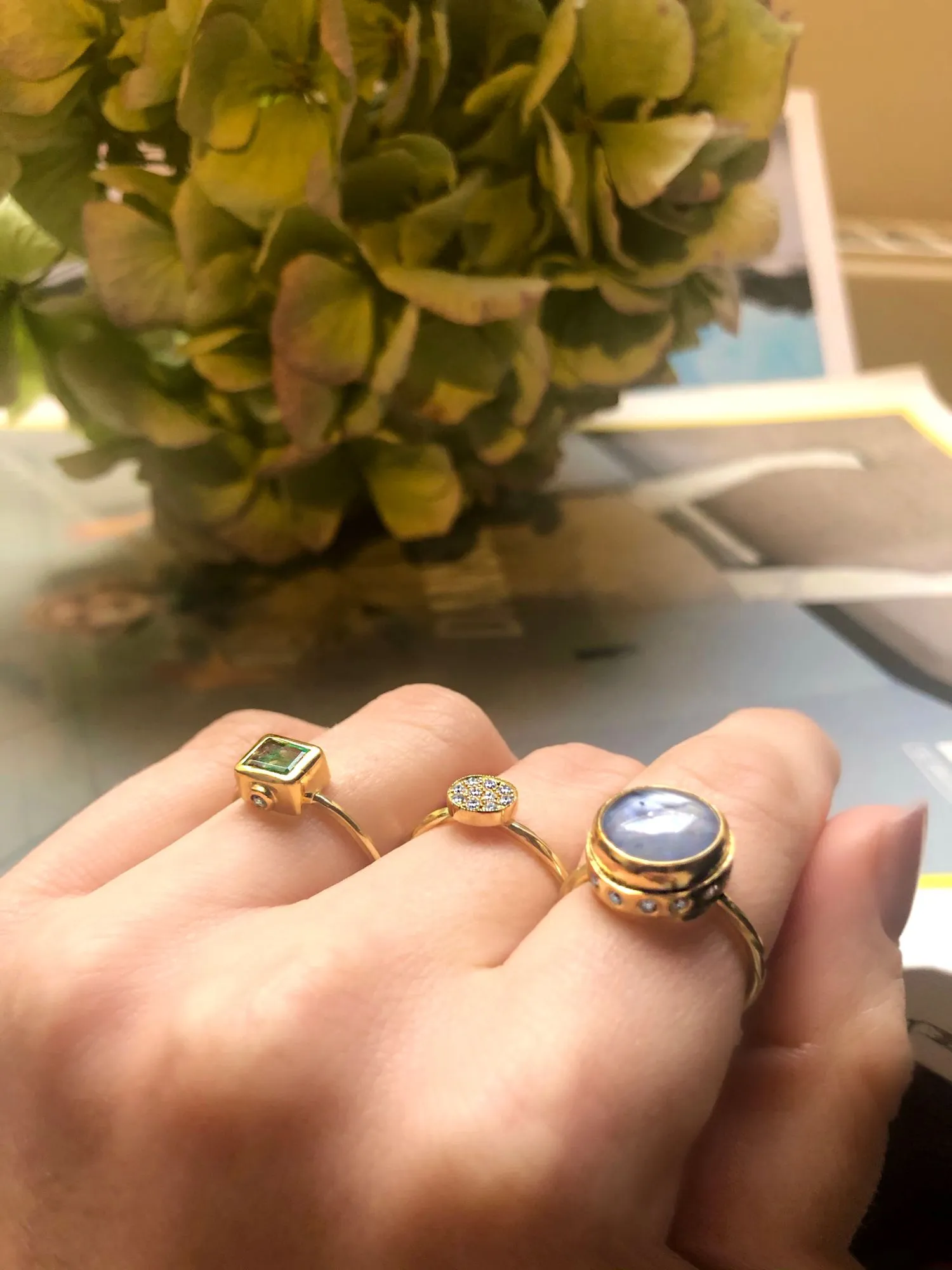 Pavé 18K Gold Ring w. Diamonds