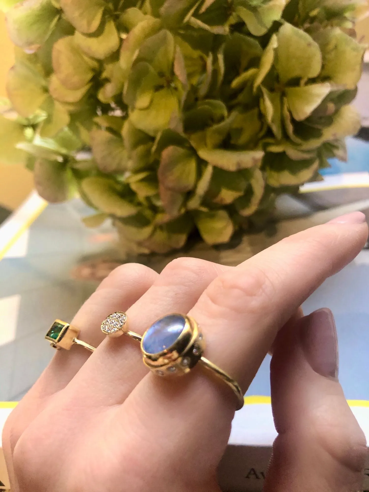 Pavé 18K Gold Ring w. Diamonds