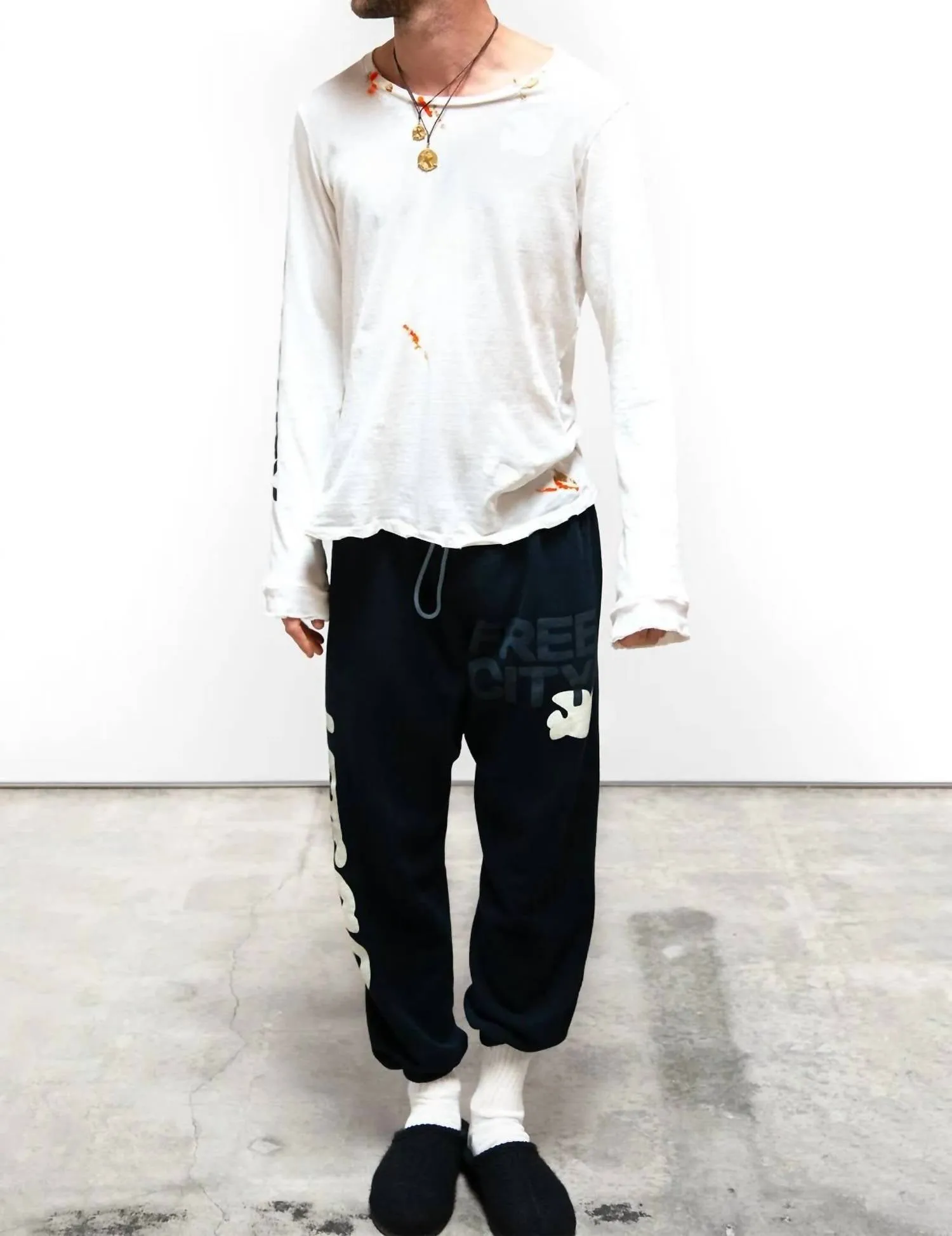 "artists Wanted" Paint Super Vintage Long Sleeve Tee In White