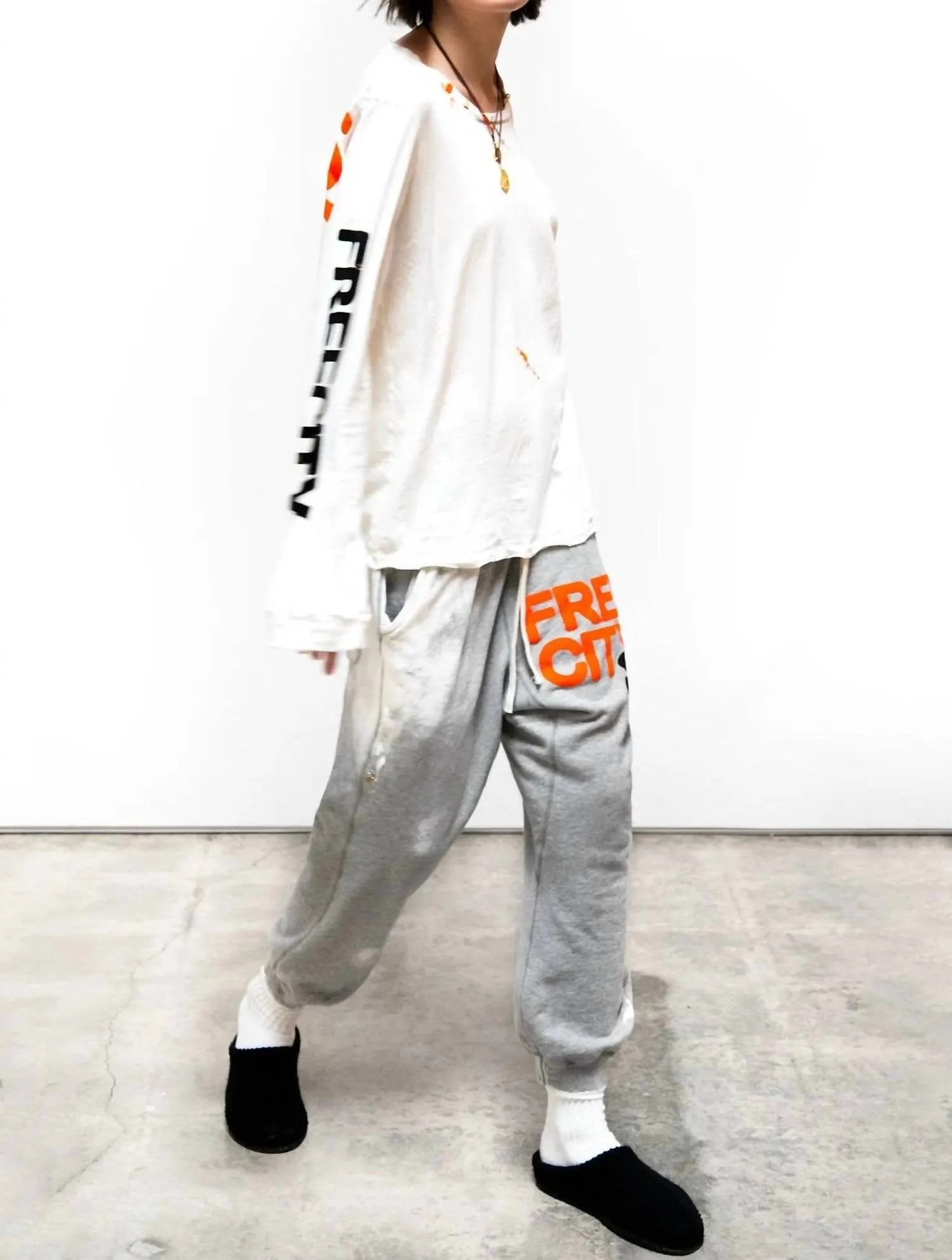 "artists Wanted" Paint Super Vintage Long Sleeve Tee In White