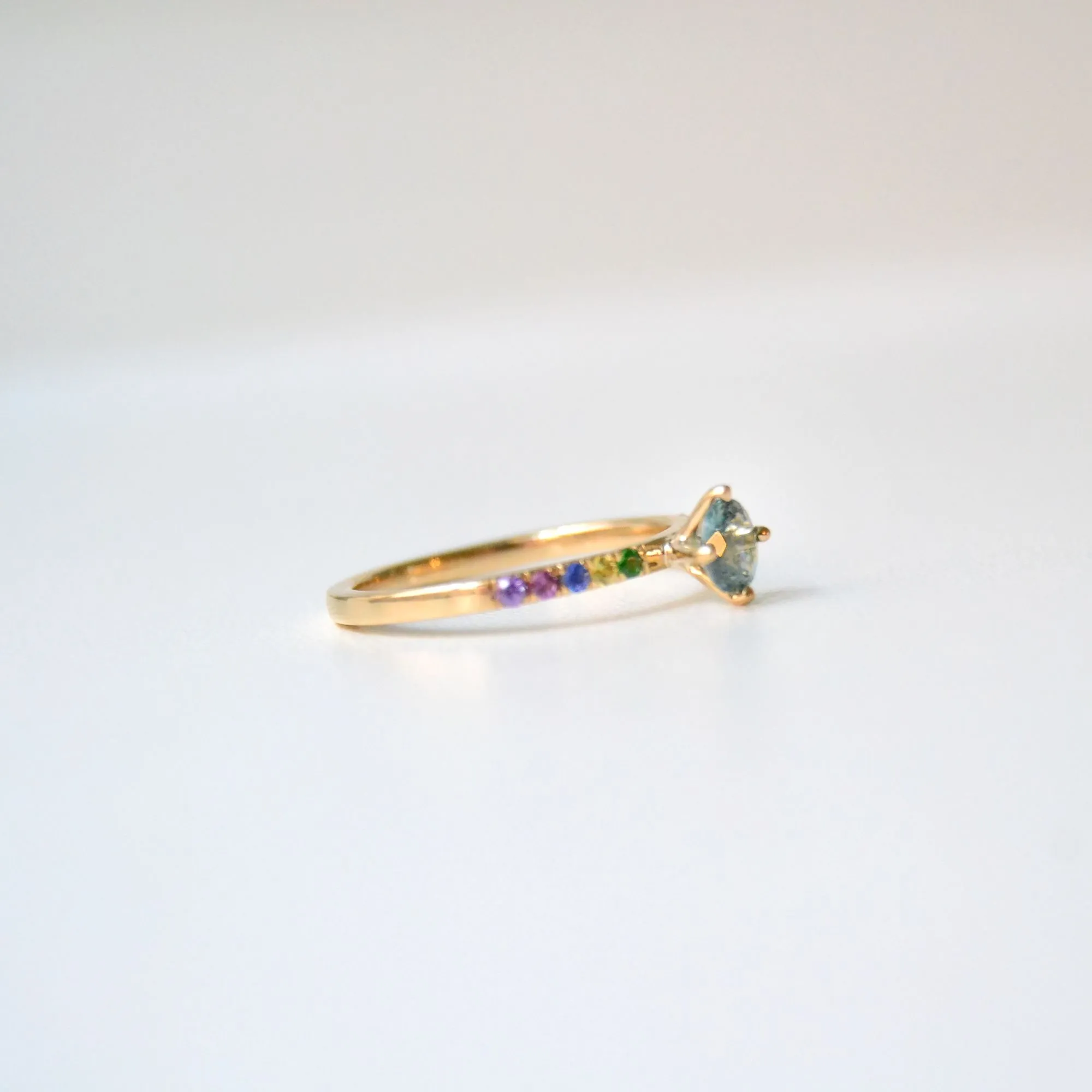 SOLD OUT Monara Kola 18K Gold Ring w. Sapphires & Tsavorite