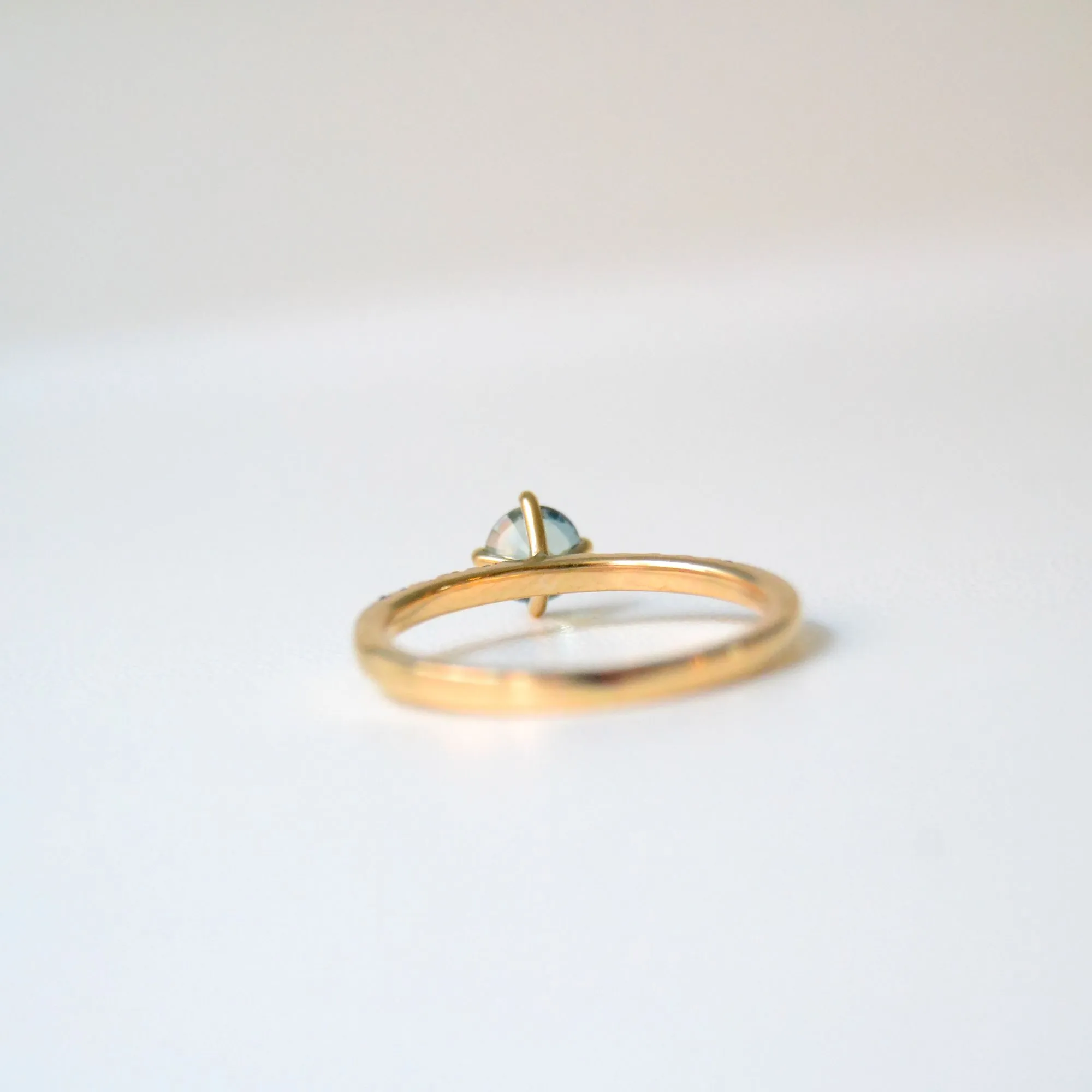 SOLD OUT Monara Kola 18K Gold Ring w. Sapphires & Tsavorite