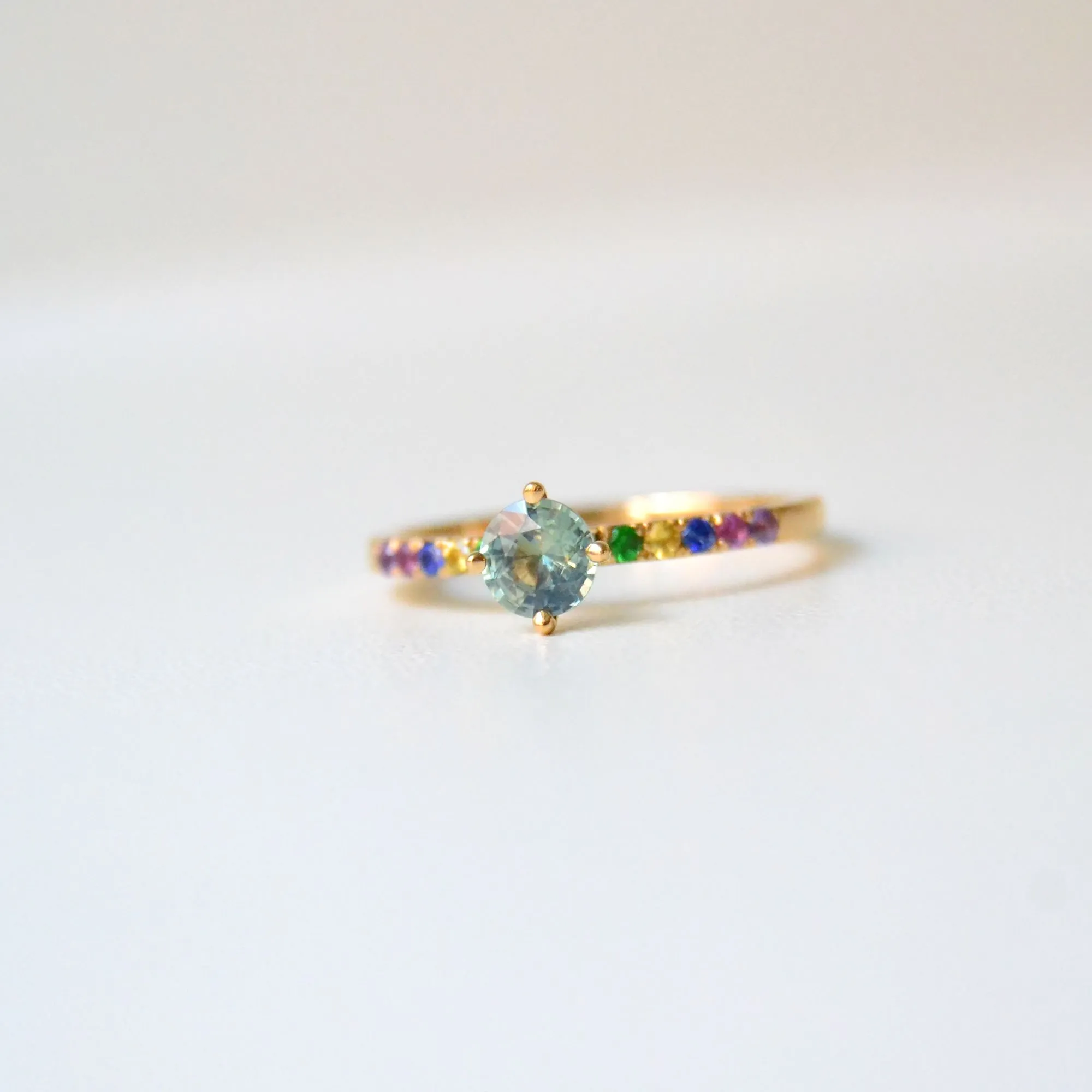 SOLD OUT Monara Kola 18K Gold Ring w. Sapphires & Tsavorite
