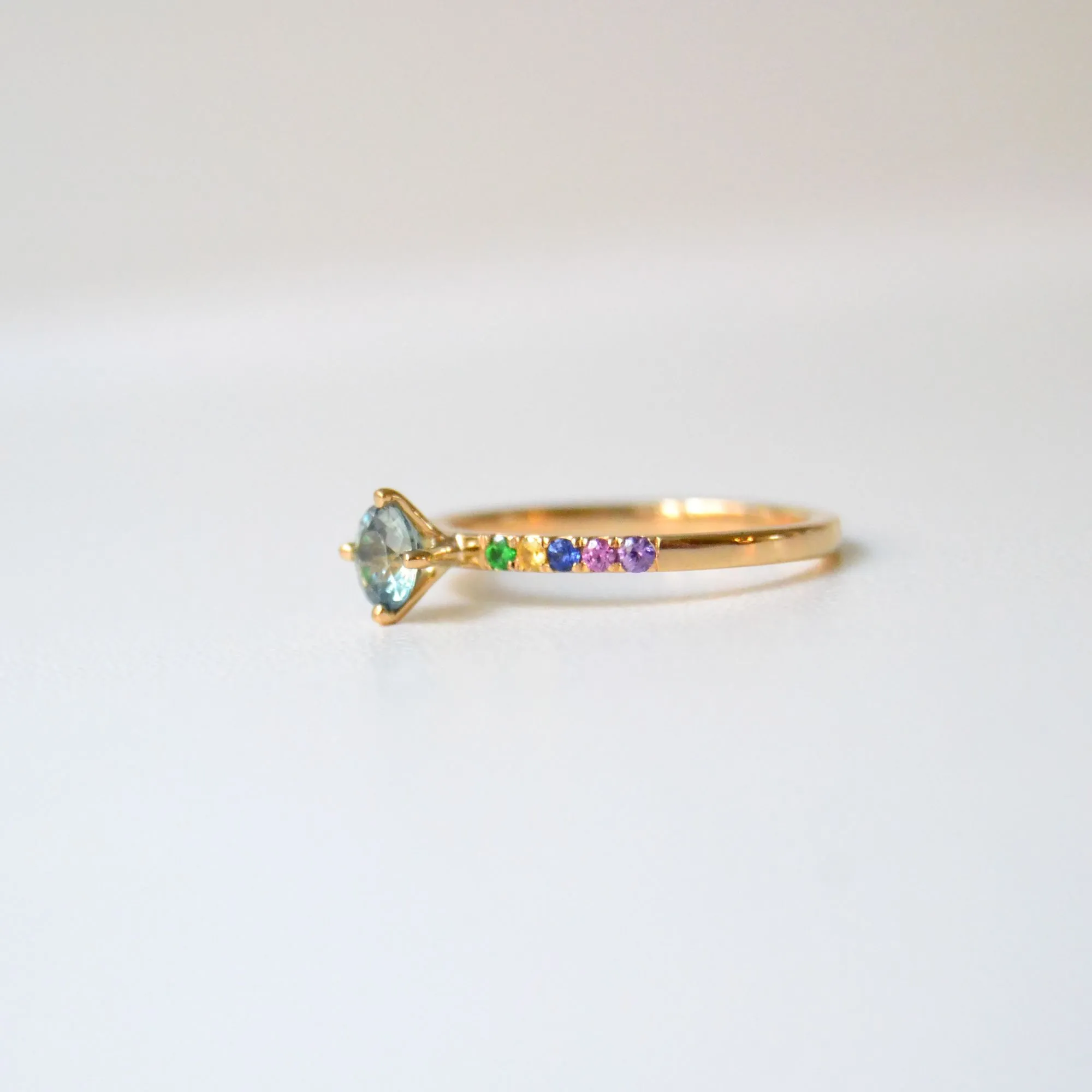SOLD OUT Monara Kola 18K Gold Ring w. Sapphires & Tsavorite