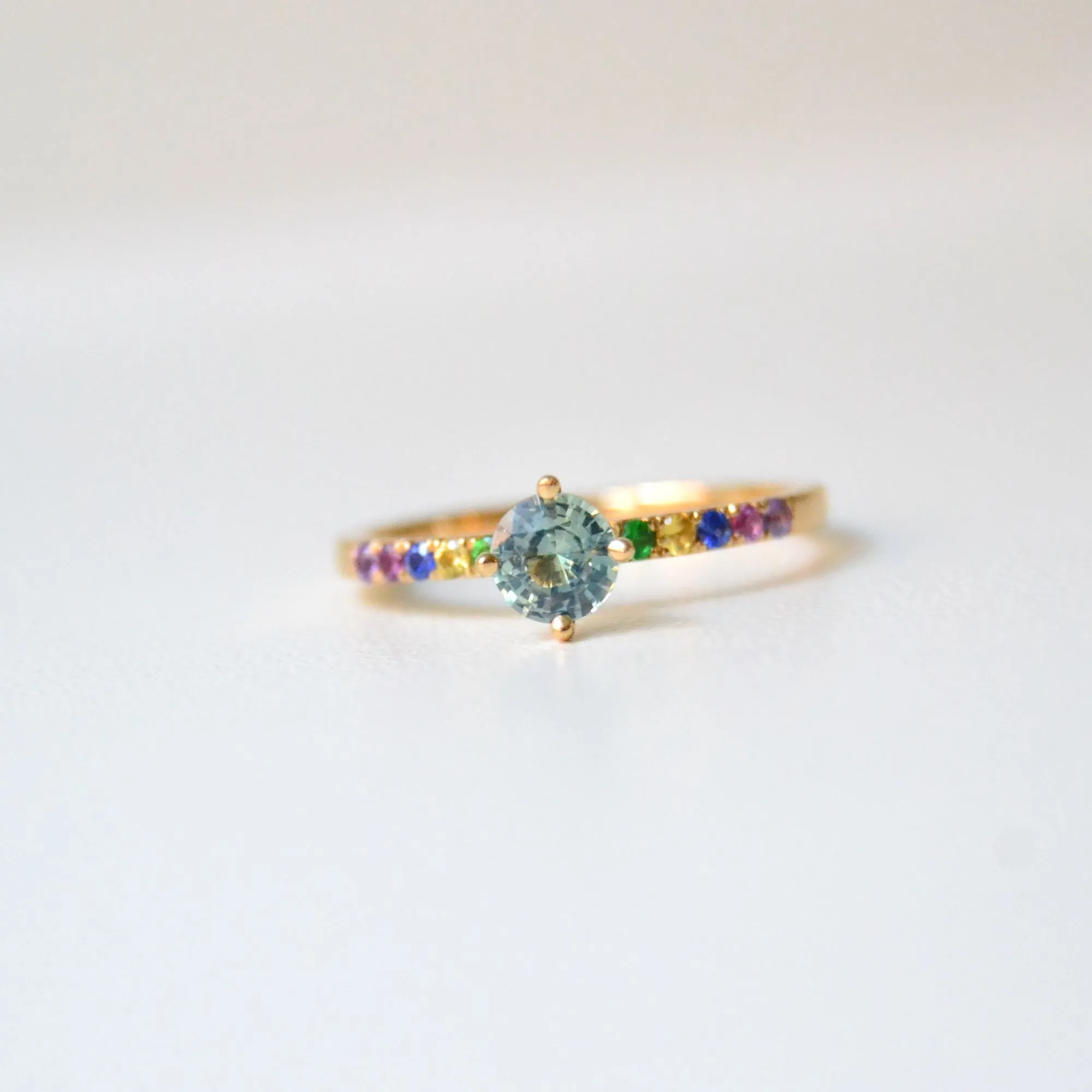 SOLD OUT Monara Kola 18K Gold Ring w. Sapphires & Tsavorite