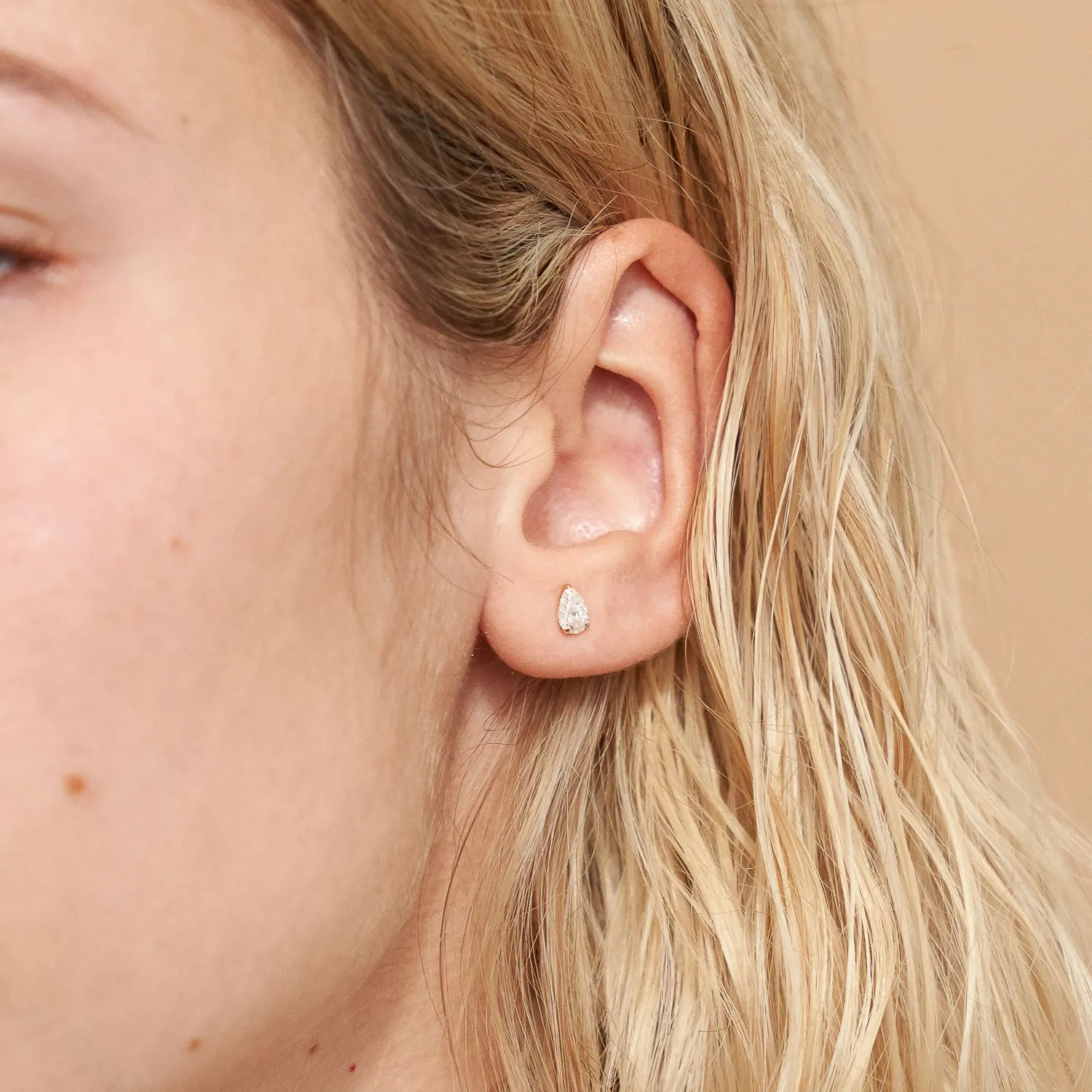 Solitaire Pear 14K Whitegold Studs w. Lab-Grown Diamonds