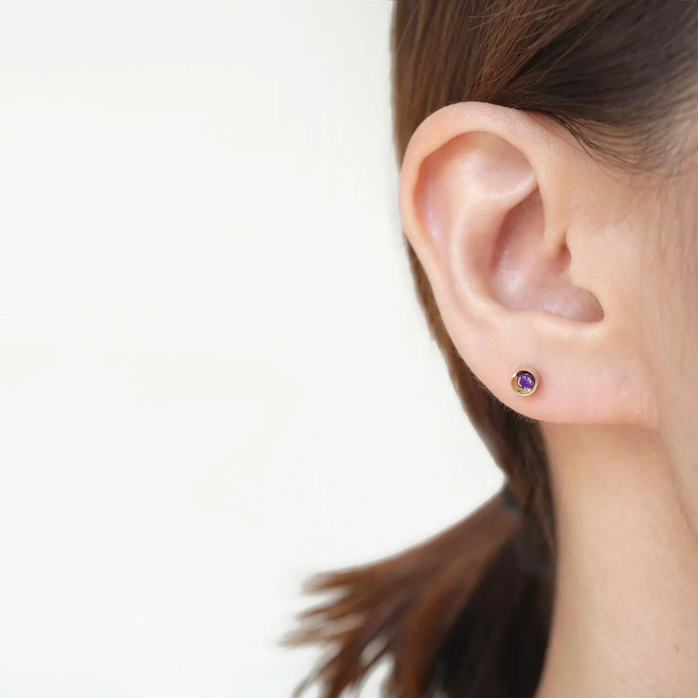 Spot Single 18K & 10K Earring w. 2,5mm Amethyst