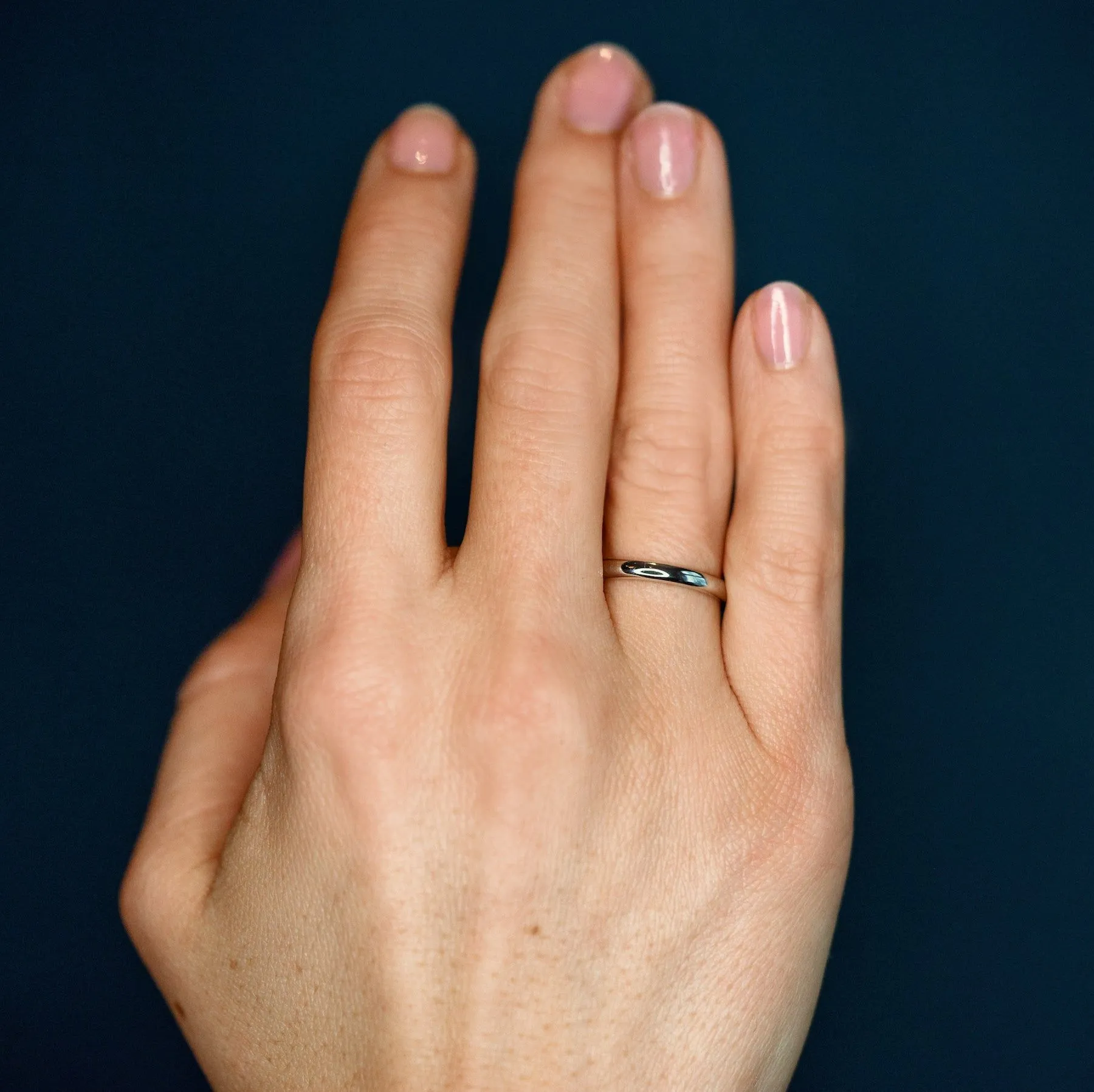 The Pure 2 mm 18K Gold, Whitegold or Rosegold Ring