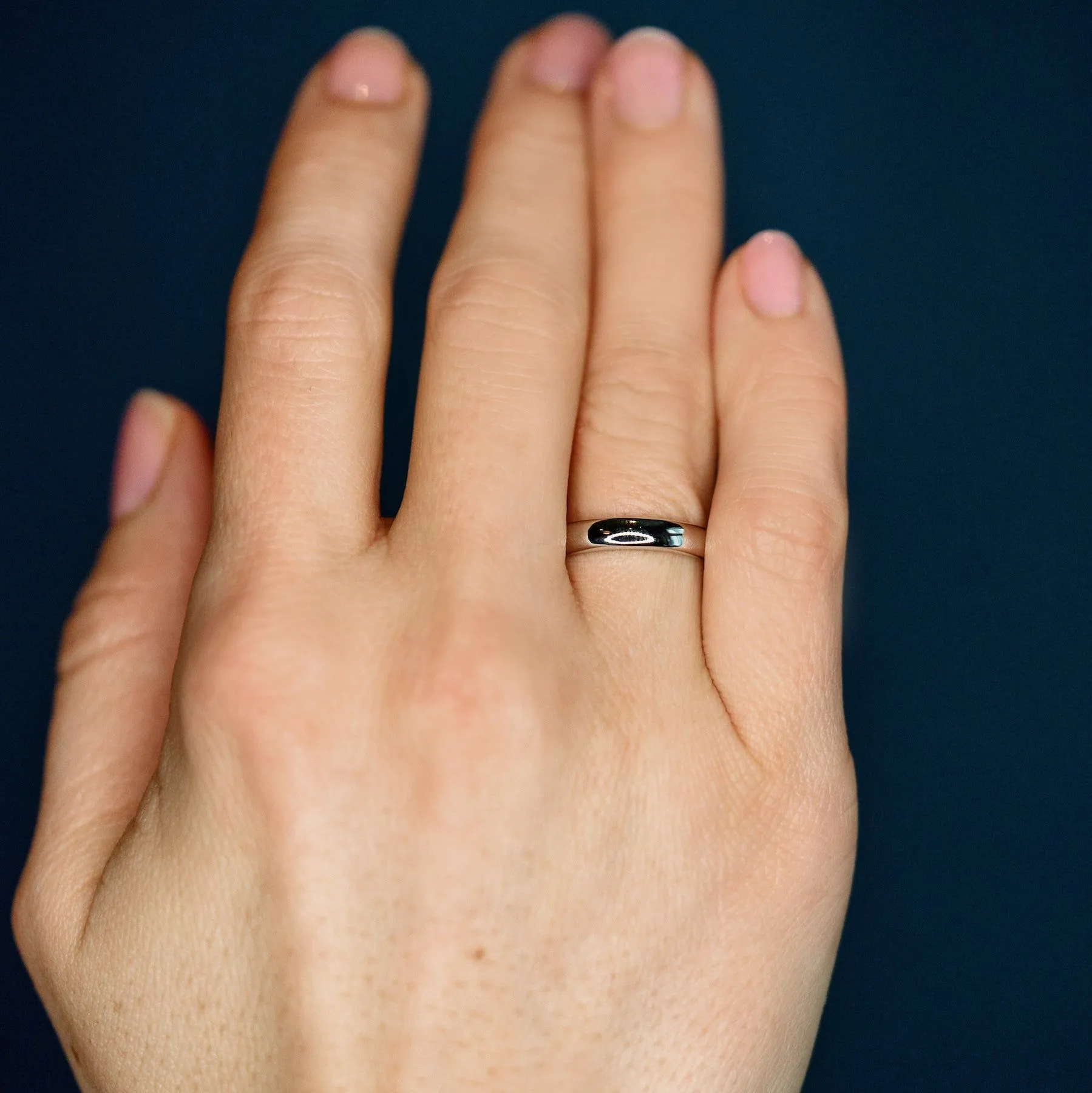 The Pure 3 mm 18K Gold, Whitegold or Rosegold Ring