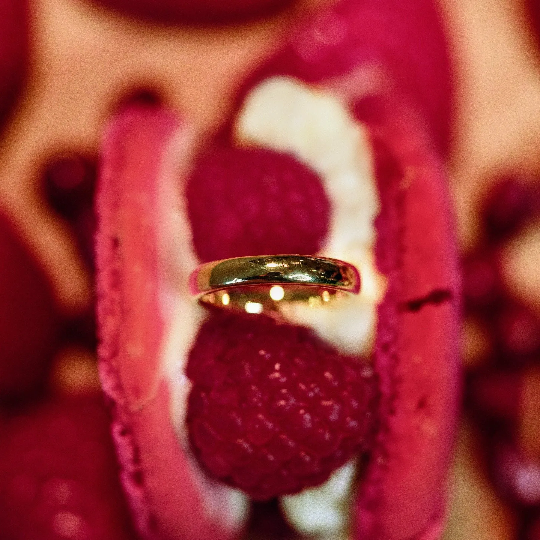 The Pure 3 mm 18K Gold, Whitegold or Rosegold Ring
